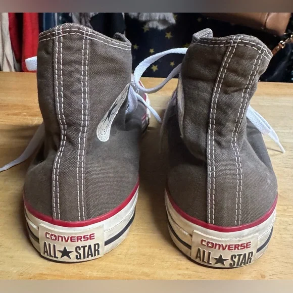 High-Top Sneakers with White Laces - Picture 4 of 6